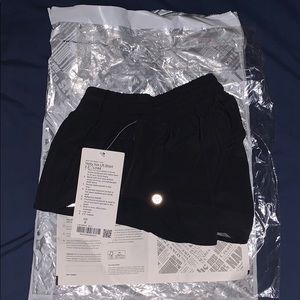 LULULEMON Hotty Hot LR 2.5” NWT - size 0